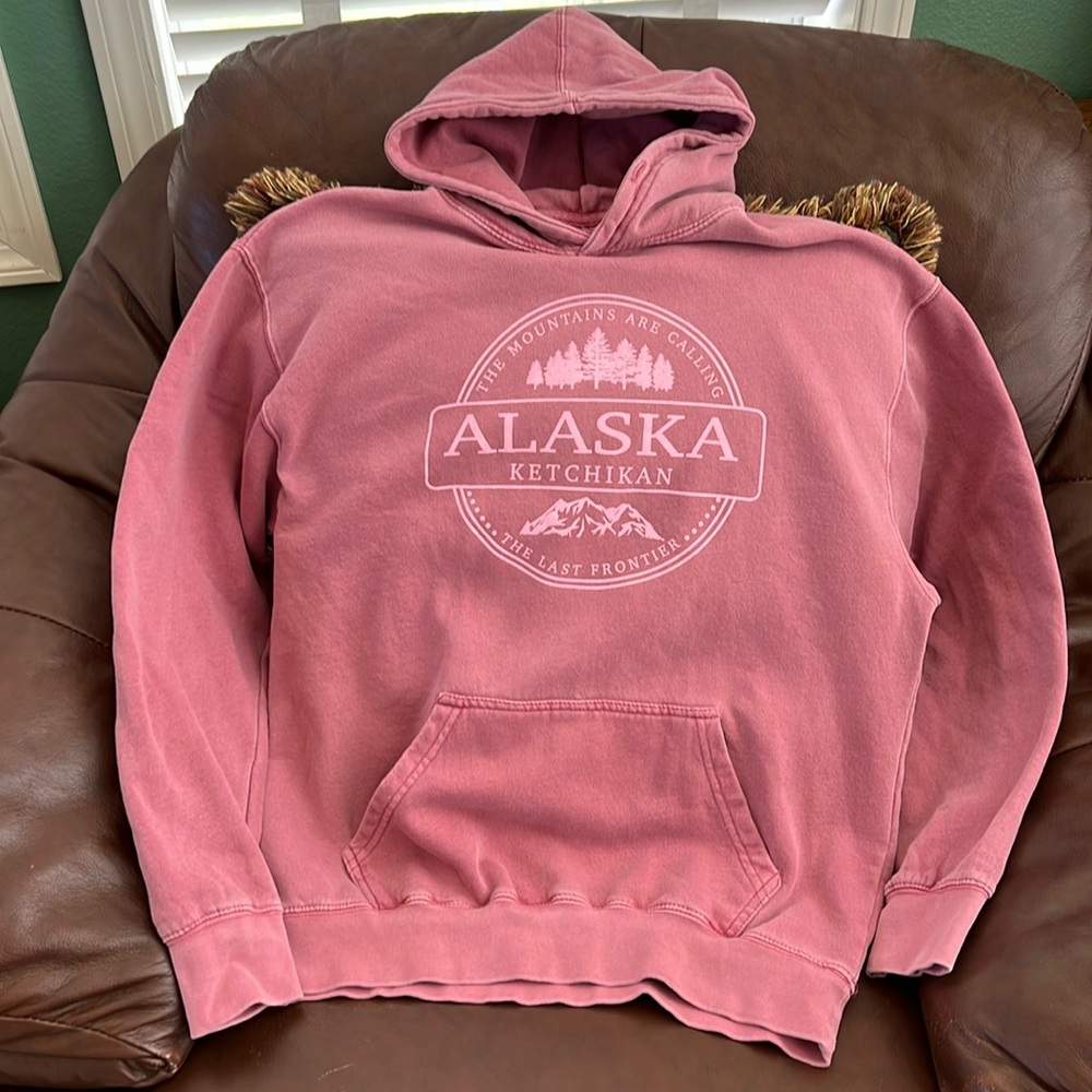 Women’s Alaska Ketchikan sweatshirt, size medium